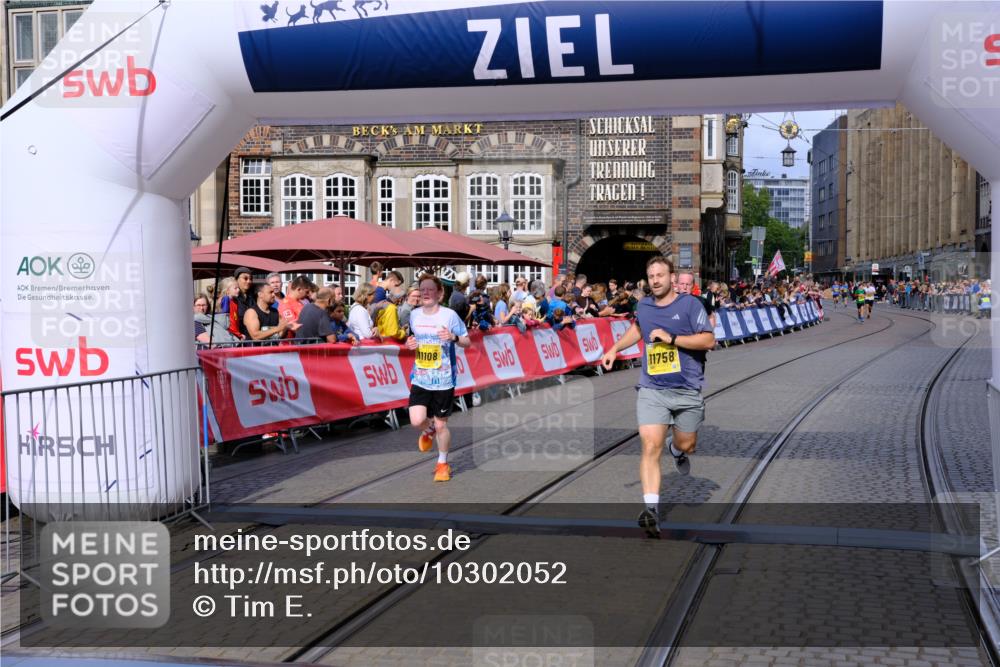 13.09.2026 - 21. swb-Marathon Bremen Tim E. http://msf.ph/oto/10302052 13.09.2026 10:44:25 Ziel 10342, 11108, 11447, 11644, 11758, 11930, 12559, 13538 meine-sportfotos.de
