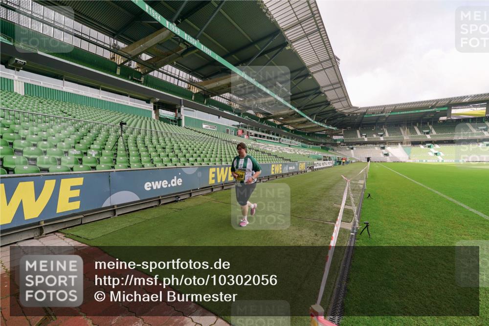 13.09.2026 - 21. swb-Marathon Bremen Michael Burmester http://msf.ph/oto/10302056 13.09.2026 10:56:18 Laufen im Stadion 10317, 10387, 10967, 11017, 11025, 11161, 11341, 11444, 11538, 12416, 12546 meine-sportfotos.de