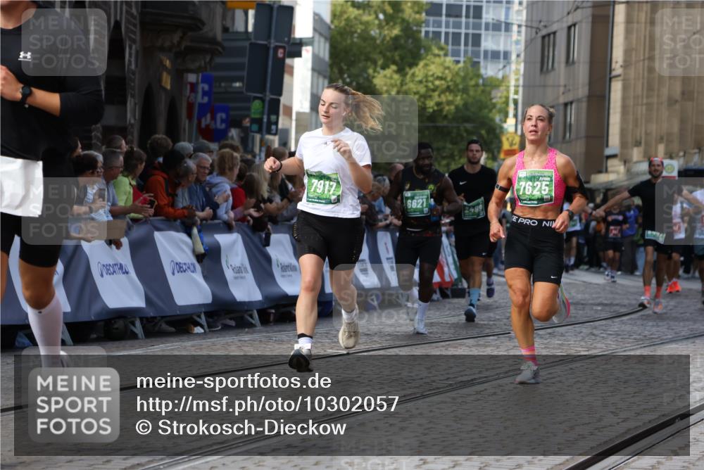 13.09.2026 - 21. swb-Marathon Bremen Strokosch-Dieckow http://msf.ph/oto/10302057 13.09.2026 13:22:08 Ziel 141, 572, 1209, 1254, 2088, 2397, 3290, 3338, 3695, 3774, 3930, 3934, 4581, 4735, 5193, 6865, 6976, 7098, 7176, 8438, 8947, 9059, 9421, 10120, 1601, 1645, 2499, 3021, 4204, 4211, 6621, 7625, 7917, 8447, 8574, 9668 meine-sportfotos.de