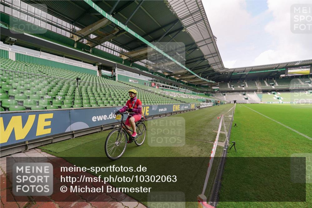 13.09.2026 - 21. swb-Marathon Bremen Michael Burmester http://msf.ph/oto/10302063 13.09.2026 11:06:09 Laufen im Stadion 11523, 11580, 12562 meine-sportfotos.de