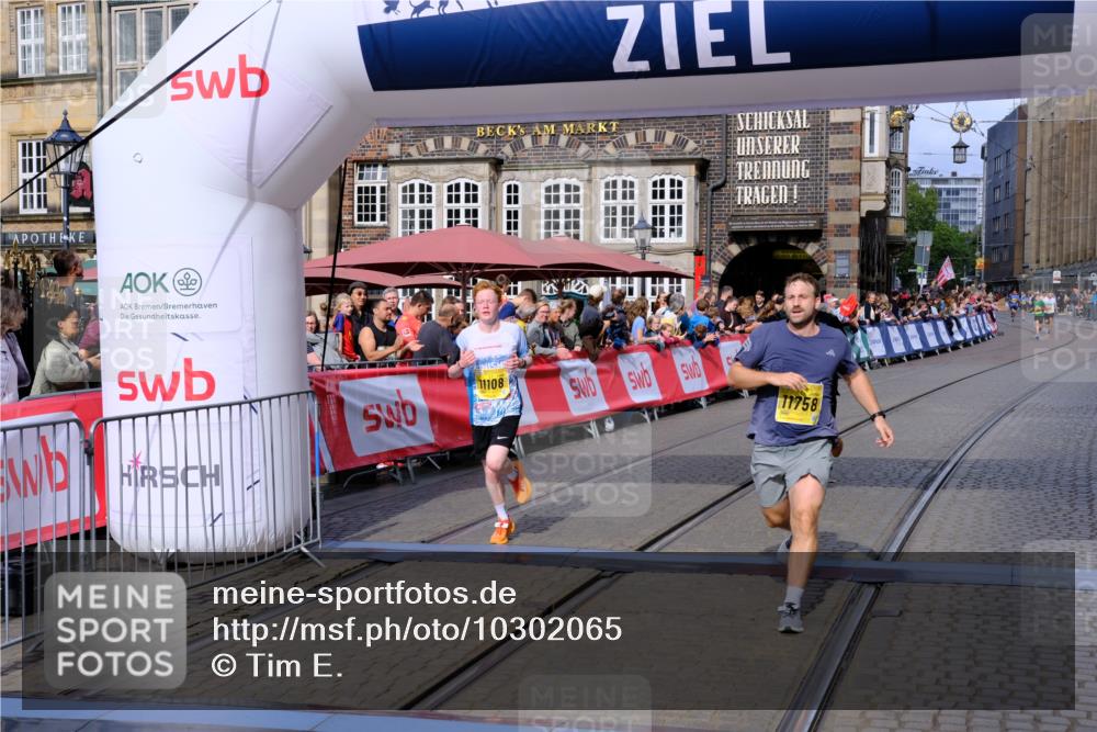 13.09.2026 - 21. swb-Marathon Bremen Tim E. http://msf.ph/oto/10302065 13.09.2026 10:44:26 Ziel 10342, 11108, 11447, 11644, 11758, 12559, 13538 meine-sportfotos.de