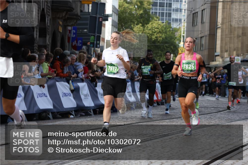13.09.2026 - 21. swb-Marathon Bremen Strokosch-Dieckow http://msf.ph/oto/10302072 13.09.2026 13:22:08 Ziel 141, 572, 1209, 1254, 2088, 2397, 3290, 3338, 3695, 3774, 3930, 3934, 4581, 4735, 5193, 6865, 6976, 7098, 7176, 8438, 8947, 9059, 9421, 10120, 1601, 1645, 2499, 3021, 4204, 4211, 6621, 7625, 7917, 8447, 8574, 9668 meine-sportfotos.de