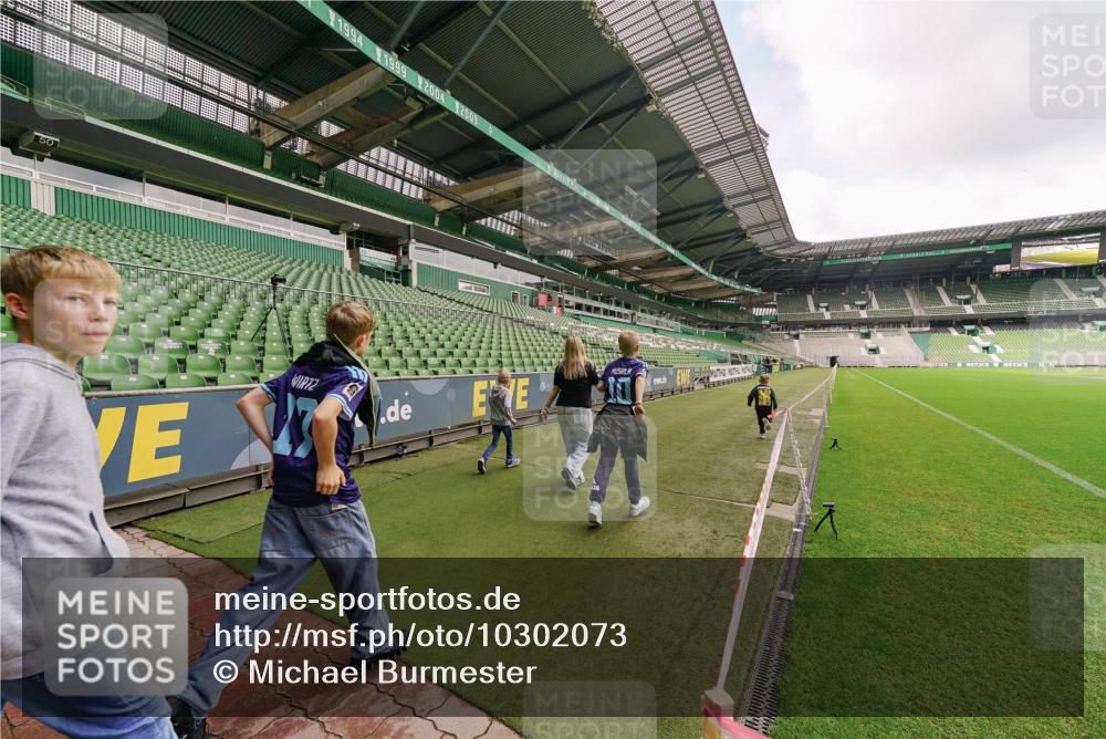 13.09.2026 - 21. swb-Marathon Bremen Michael Burmester http://msf.ph/oto/10302073 13.09.2026 11:20:33 Laufen im Stadion  meine-sportfotos.de