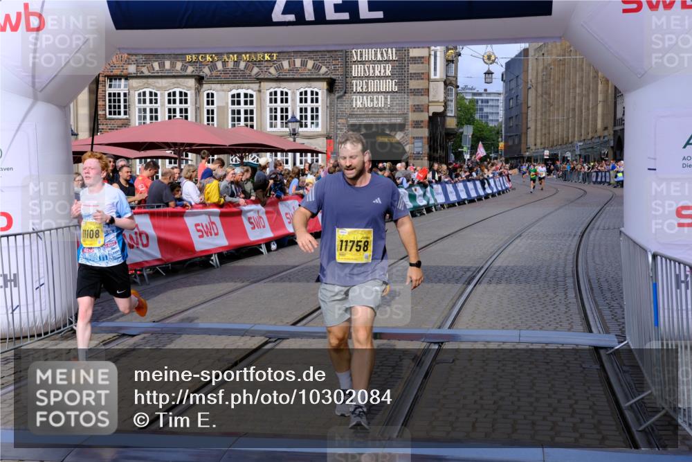 13.09.2026 - 21. swb-Marathon Bremen Tim E. http://msf.ph/oto/10302084 13.09.2026 10:44:26 Ziel 10342, 11108, 11447, 11644, 11758, 12559, 13538 meine-sportfotos.de