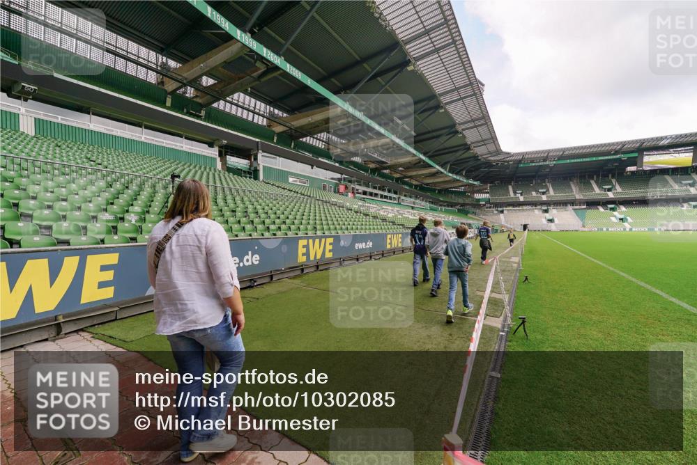 13.09.2026 - 21. swb-Marathon Bremen Michael Burmester http://msf.ph/oto/10302085 13.09.2026 11:20:36 Laufen im Stadion  meine-sportfotos.de