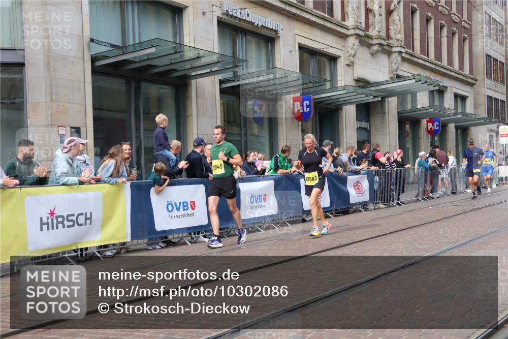 13.09.2026 - 21. swb-Marathon Bremen Strokosch-Dieckow http://msf.ph/oto/10302086 13.09.2026 10:50:17 Ziel 10233, 10267, 10525, 10764, 10840, 10923, 11220, 11276, 11622, 11664, 11680, 11742, 11753, 11774, 12045, 12052, 12070, 12078, 12309, 12447, 12488, 13544, 13562, 10170, 10452, 10876, 11111, 11128, 11178, 11415, 11497, 11499, 12240, 12269, 12510 meine-sportfotos.de
