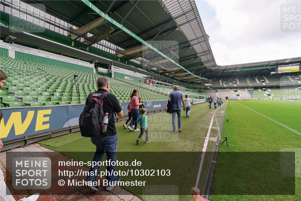 13.09.2026 - 21. swb-Marathon Bremen Michael Burmester http://msf.ph/oto/10302103 13.09.2026 11:20:43 Laufen im Stadion  meine-sportfotos.de