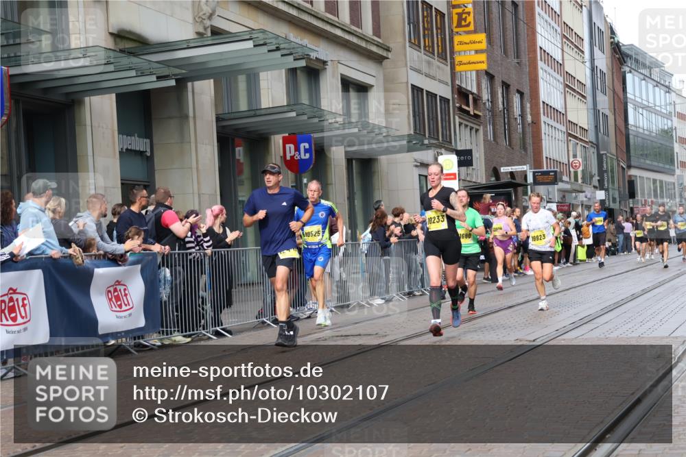 13.09.2026 - 21. swb-Marathon Bremen Strokosch-Dieckow http://msf.ph/oto/10302107 13.09.2026 10:50:19 Ziel 10233, 10267, 10525, 10764, 10840, 11076, 11220, 11276, 11622, 11664, 11680, 11742, 11753, 11774, 11961, 12052, 12070, 12078, 12309, 12447, 12488, 13544, 10170, 10452, 10876, 10923, 11111, 11128, 11178, 11415, 11497, 11499, 11680, 12045, 12240, 12269, 12510, 13562 meine-sportfotos.de