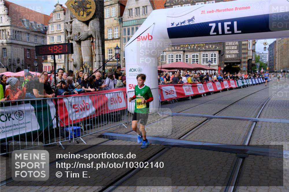 13.09.2026 - 21. swb-Marathon Bremen Tim E. http://msf.ph/oto/10302140 13.09.2026 10:44:38 Ziel 10956, 11108, 11148, 11438, 11644, 11758 meine-sportfotos.de