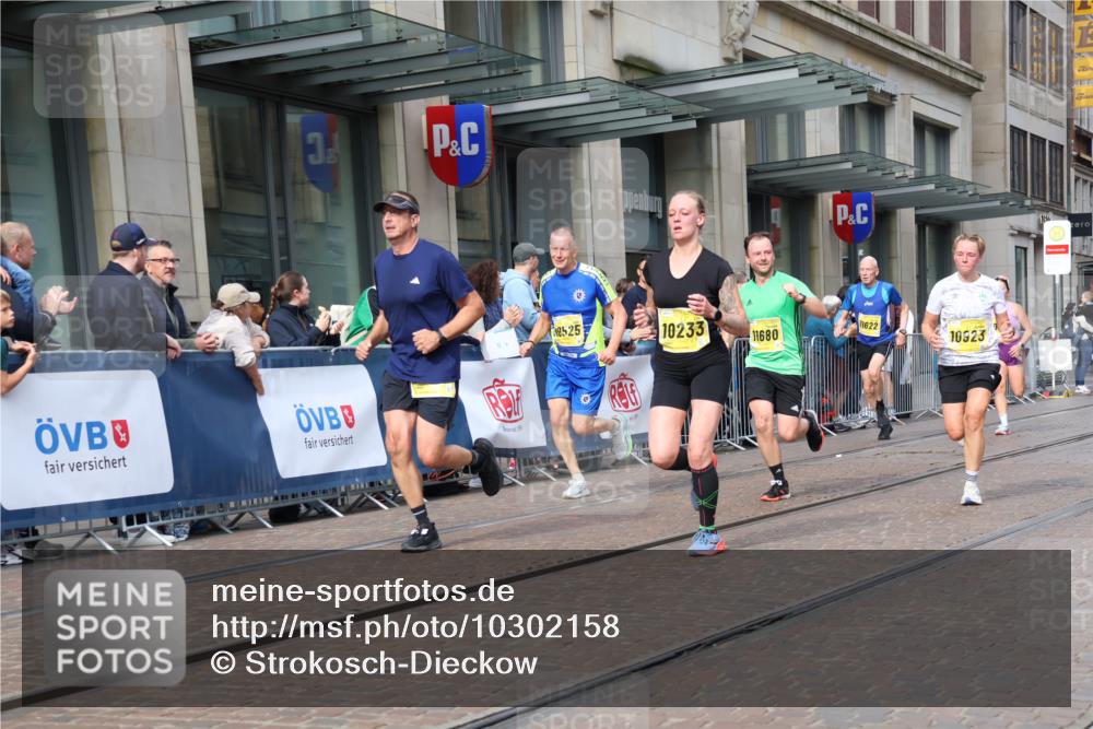 13.09.2026 - 21. swb-Marathon Bremen Strokosch-Dieckow http://msf.ph/oto/10302158 13.09.2026 10:50:21 Ziel 10233, 10267, 10525, 10764, 10840, 11076, 11220, 11276, 11622, 11664, 11742, 11753, 11774, 11961, 12052, 12070, 12078, 12309, 12447, 12488, 12560, 13544, 10170, 10233, 10876, 10923, 11111, 11128, 11178, 11415, 11497, 11499, 11622, 11680, 12045, 12240, 12269, 12510, 13562 meine-sportfotos.de