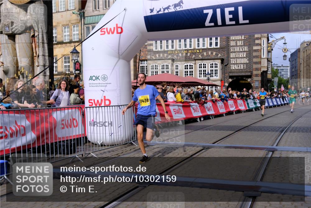 13.09.2026 - 21. swb-Marathon Bremen Tim E. http://msf.ph/oto/10302159 13.09.2026 10:44:45 Ziel 10454, 10806, 10956, 11148, 11438 meine-sportfotos.de