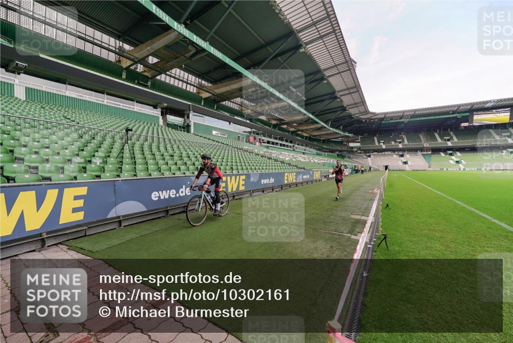 13.09.2026 - 21. swb-Marathon Bremen Michael Burmester http://msf.ph/oto/10302161 13.09.2026 11:54:30 Laufen im Stadion 133 meine-sportfotos.de
