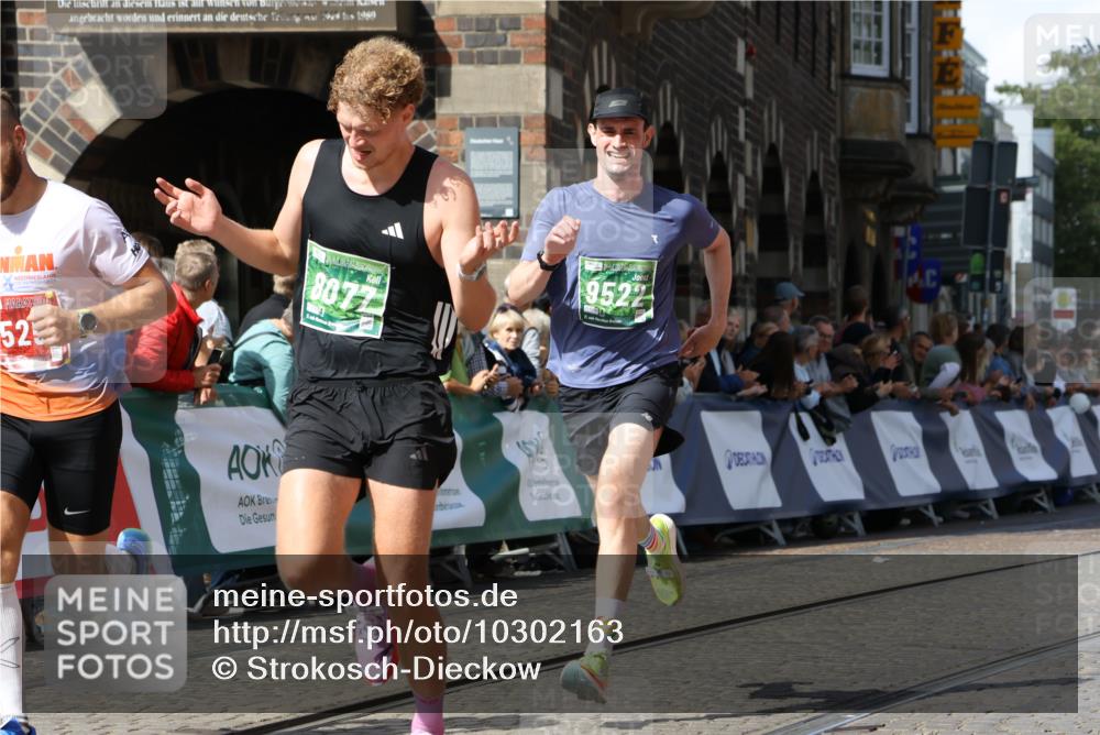 13.09.2026 - 21. swb-Marathon Bremen Strokosch-Dieckow http://msf.ph/oto/10302163 13.09.2026 12:52:57 Ziel 525, 553, 7768, 8729, 2585, 7650 meine-sportfotos.de