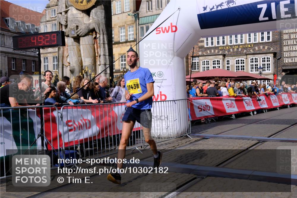 13.09.2026 - 21. swb-Marathon Bremen Tim E. http://msf.ph/oto/10302182 13.09.2026 10:44:45 Ziel 10454, 10806, 10956, 11148, 11438 meine-sportfotos.de