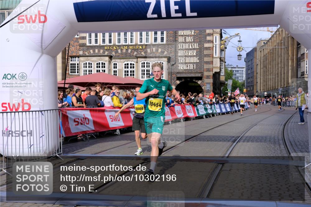 13.09.2026 - 21. swb-Marathon Bremen Tim E. http://msf.ph/oto/10302196 13.09.2026 10:44:48 Ziel 10454, 10806, 10861, 10956, 11148, 11438, 11615, 12473 meine-sportfotos.de