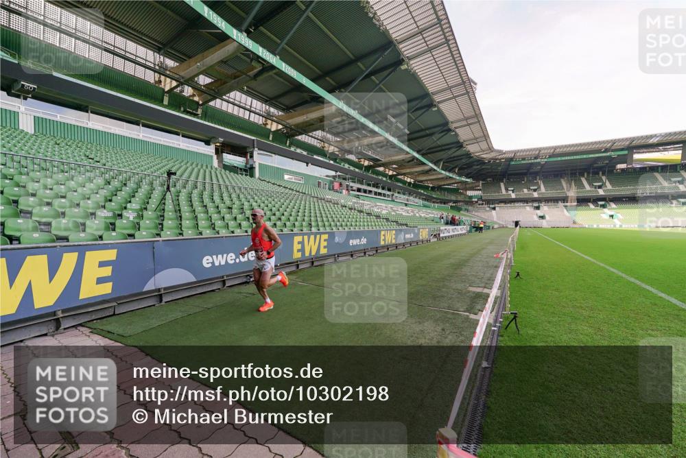 13.09.2026 - 21. swb-Marathon Bremen Michael Burmester http://msf.ph/oto/10302198 13.09.2026 12:03:24 Laufen im Stadion 626 meine-sportfotos.de