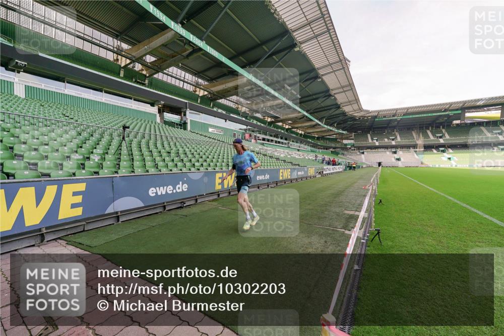 13.09.2026 - 21. swb-Marathon Bremen Michael Burmester http://msf.ph/oto/10302203 13.09.2026 12:04:16 Laufen im Stadion 207, 626, 1231, 1956 meine-sportfotos.de
