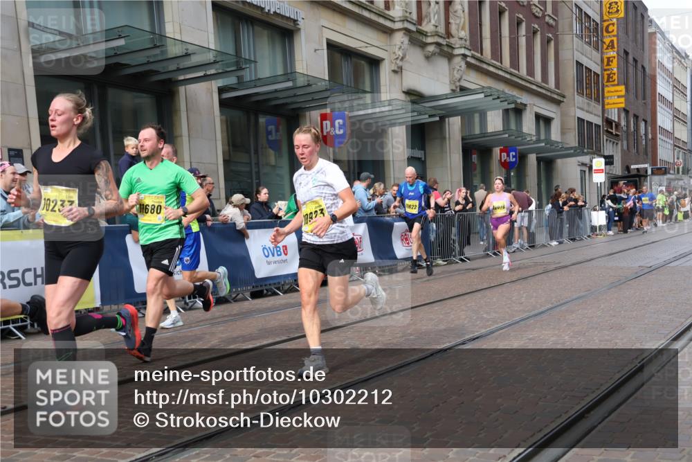 13.09.2026 - 21. swb-Marathon Bremen Strokosch-Dieckow http://msf.ph/oto/10302212 13.09.2026 10:50:22 Ziel 10267, 10525, 10764, 10840, 11076, 11170, 11220, 11276, 11664, 11742, 11753, 11774, 11961, 12052, 12070, 12078, 12179, 12309, 12447, 12488, 12560, 13544, 10170, 10233, 10876, 10923, 11111, 11128, 11178, 11415, 11497, 11499, 11622, 11680, 12045, 12240, 12269, 12510, 13562 meine-sportfotos.de