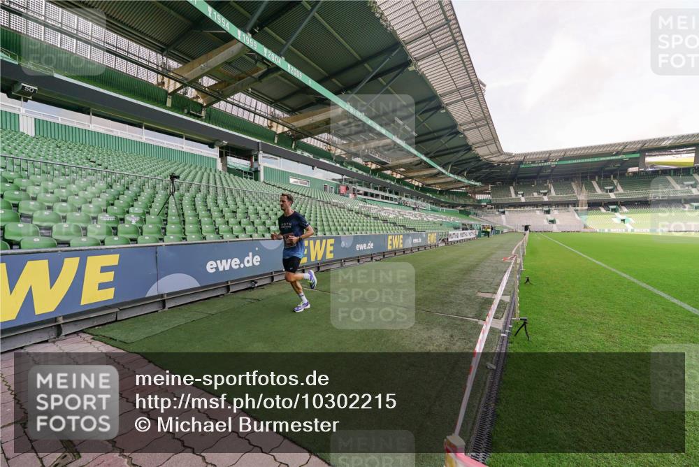 13.09.2026 - 21. swb-Marathon Bremen Michael Burmester http://msf.ph/oto/10302215 13.09.2026 12:06:25 Laufen im Stadion 176, 1091, 1681, 626 meine-sportfotos.de