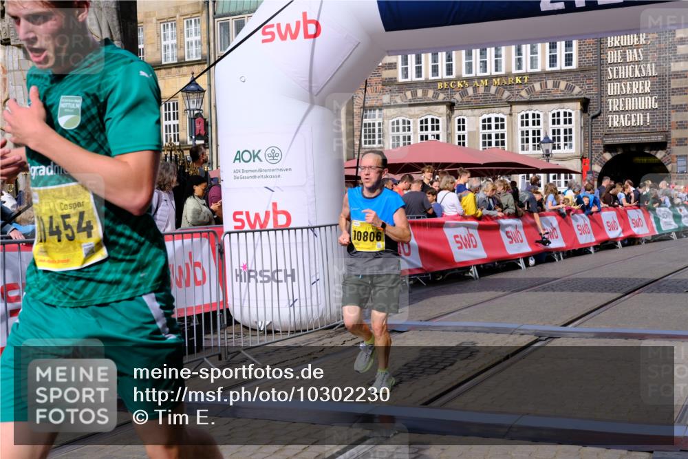 13.09.2026 - 21. swb-Marathon Bremen Tim E. http://msf.ph/oto/10302230 13.09.2026 10:44:49 Ziel 10454, 10806, 10861, 10956, 11438, 11615, 12473 meine-sportfotos.de