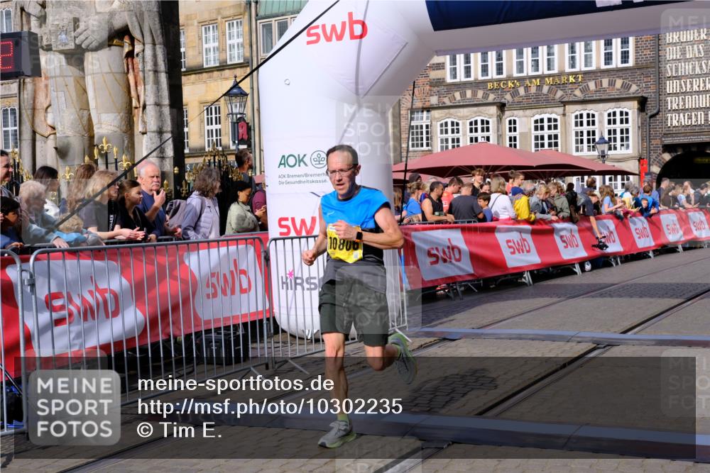 13.09.2026 - 21. swb-Marathon Bremen Tim E. http://msf.ph/oto/10302235 13.09.2026 10:44:49 Ziel 10454, 10806, 10861, 10956, 11438, 11615, 12473 meine-sportfotos.de