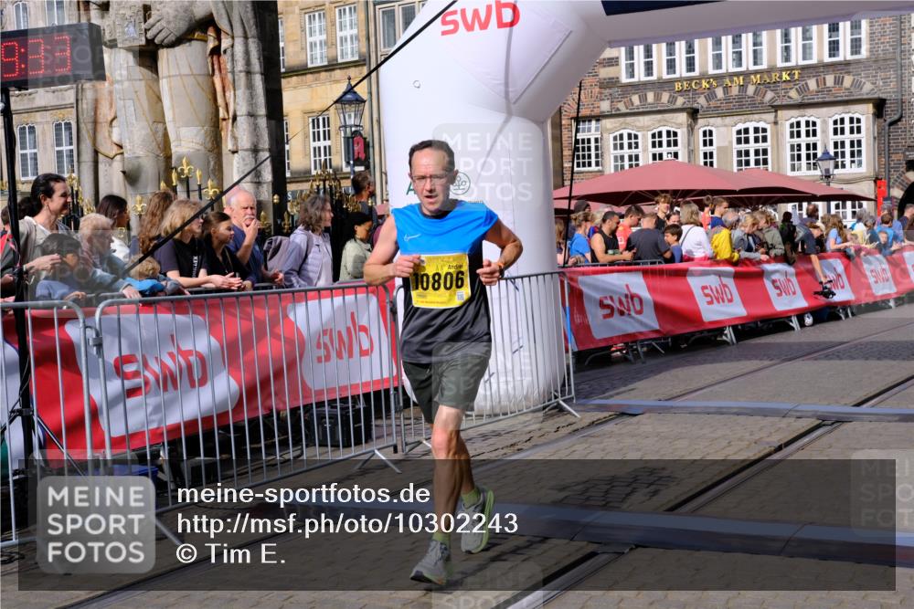 13.09.2026 - 21. swb-Marathon Bremen Tim E. http://msf.ph/oto/10302243 13.09.2026 10:44:49 Ziel 10454, 10806, 10861, 10956, 11438, 11615, 12473 meine-sportfotos.de