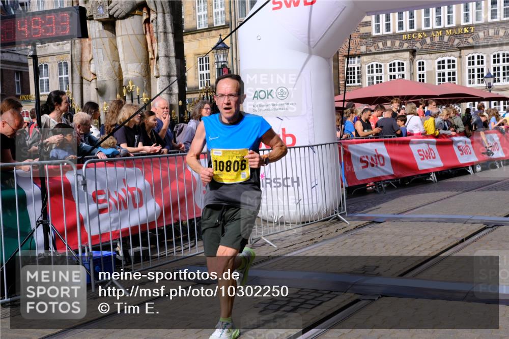 13.09.2026 - 21. swb-Marathon Bremen Tim E. http://msf.ph/oto/10302250 13.09.2026 10:44:50 Ziel 10454, 10806, 10861, 11438, 11615, 12473 meine-sportfotos.de