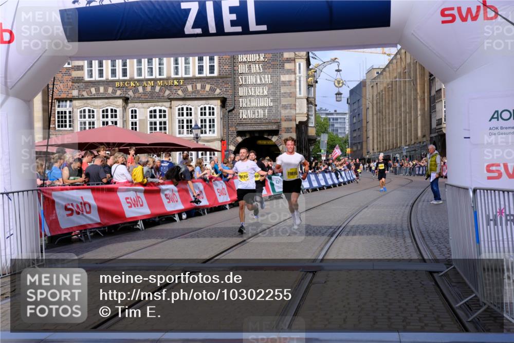 13.09.2026 - 21. swb-Marathon Bremen Tim E. http://msf.ph/oto/10302255 13.09.2026 10:44:52 Ziel 10454, 10806, 10861, 11438, 11615, 11704, 12473 meine-sportfotos.de