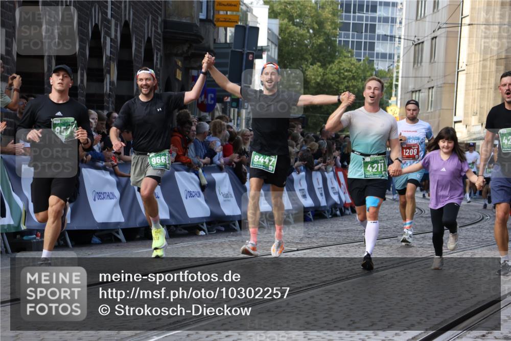 13.09.2026 - 21. swb-Marathon Bremen Strokosch-Dieckow http://msf.ph/oto/10302257 13.09.2026 13:22:14 Ziel 141, 148, 572, 1209, 2051, 3290, 3338, 3774, 3934, 4581, 4735, 5193, 6976, 7098, 8438, 8452, 8924, 8947, 9421, 9599, 10120, 1933, 2499, 3855, 4204, 4211, 8447, 8574, 9668 meine-sportfotos.de