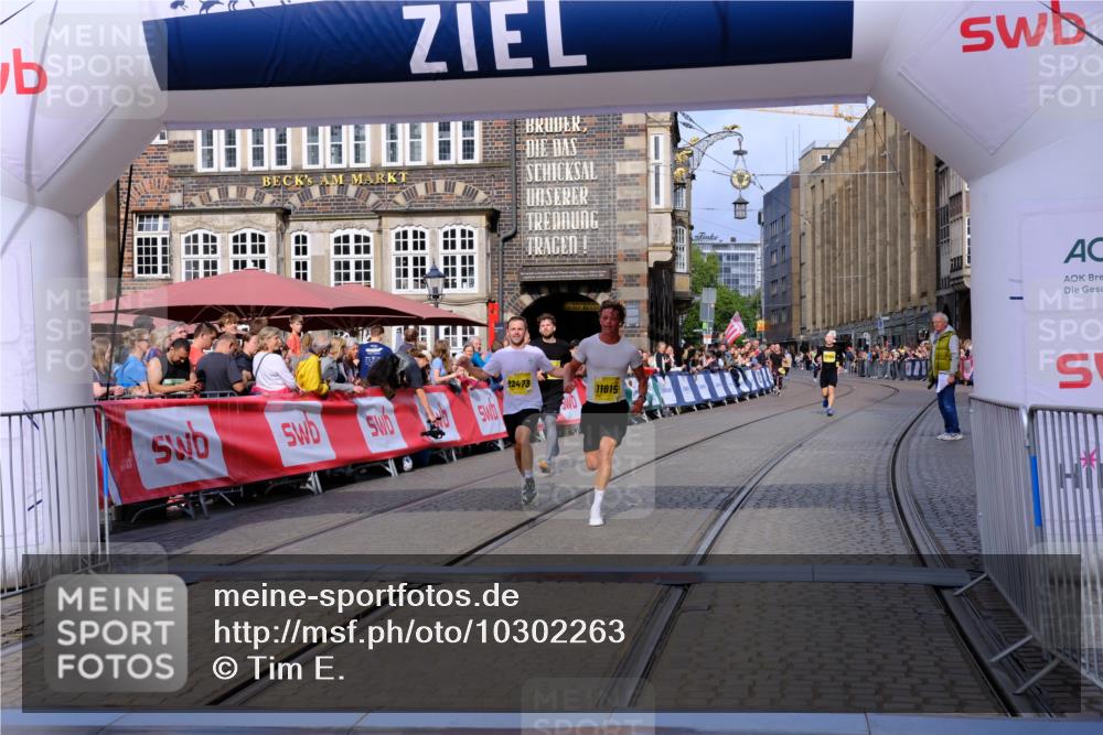 13.09.2026 - 21. swb-Marathon Bremen Tim E. http://msf.ph/oto/10302263 13.09.2026 10:44:53 Ziel 10454, 10806, 10861, 11438, 11615, 11704, 12473 meine-sportfotos.de
