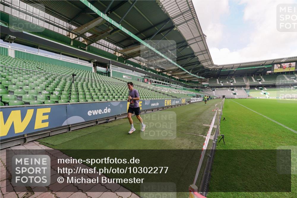 13.09.2026 - 21. swb-Marathon Bremen Michael Burmester http://msf.ph/oto/10302277 13.09.2026 12:14:57 Laufen im Stadion 245, 540, 822, 1028, 1670, 1766, 1997, 614, 1046, 1651, 1671, 2054 meine-sportfotos.de