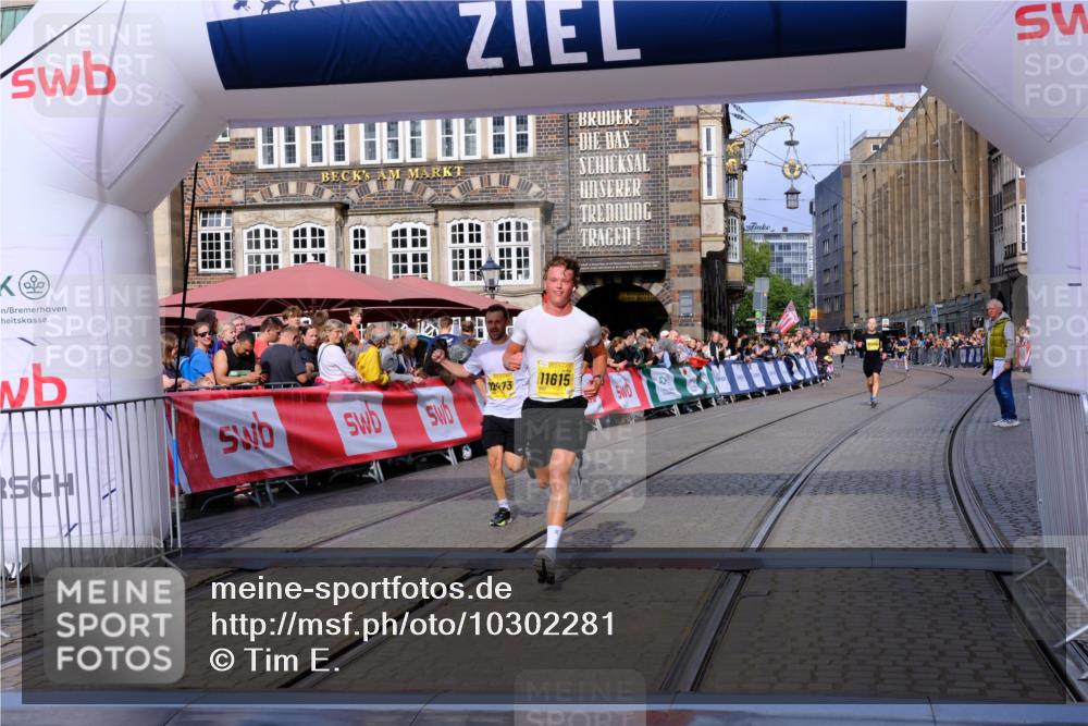 13.09.2026 - 21. swb-Marathon Bremen Tim E. http://msf.ph/oto/10302281 13.09.2026 10:44:53 Ziel 10454, 10806, 10861, 11438, 11615, 11704, 12473 meine-sportfotos.de