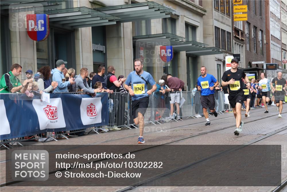 13.09.2026 - 21. swb-Marathon Bremen Strokosch-Dieckow http://msf.ph/oto/10302282 13.09.2026 10:50:28 Ziel 10267, 10537, 10764, 11076, 11087, 11170, 11220, 11276, 11664, 11753, 11774, 11961, 12004, 12052, 12070, 12179, 12309, 12351, 12488, 12560, 13544, 10170, 10233, 10525, 10840, 10923, 11111, 11128, 11178, 11276, 11497, 11499, 11622, 11680, 11742, 12045, 12078, 12240, 12269, 12447, 13562 meine-sportfotos.de