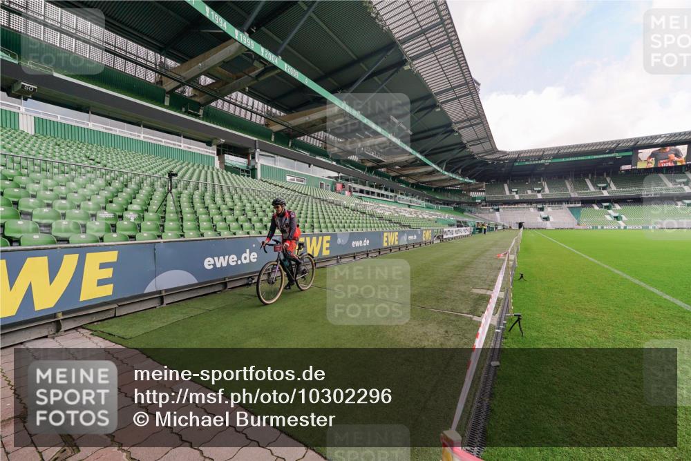 13.09.2026 - 21. swb-Marathon Bremen Michael Burmester http://msf.ph/oto/10302296 13.09.2026 12:16:16 Laufen im Stadion 1028, 1190, 1192, 1263, 1670, 1766, 1997, 317, 443, 796, 1149 meine-sportfotos.de