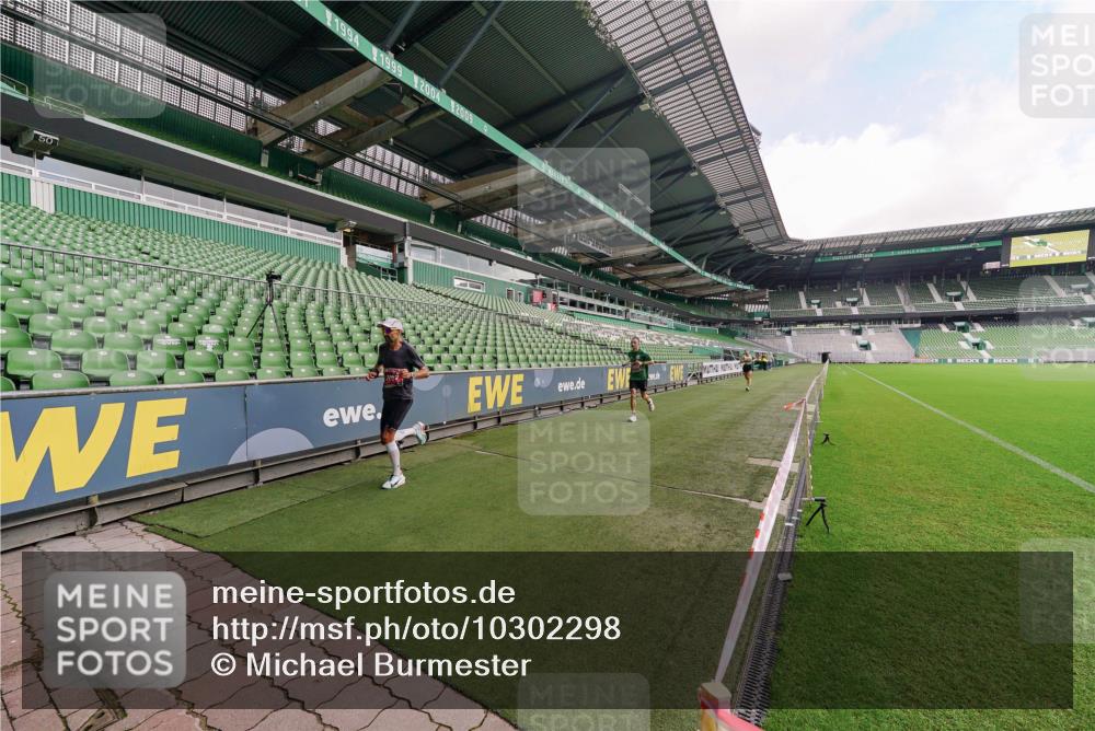 13.09.2026 - 21. swb-Marathon Bremen Michael Burmester http://msf.ph/oto/10302298 13.09.2026 12:16:31 Laufen im Stadion 1028, 1190, 1192, 1263, 1670, 1766, 1997, 317, 443, 796, 1149 meine-sportfotos.de