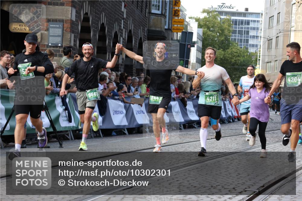 13.09.2026 - 21. swb-Marathon Bremen Strokosch-Dieckow http://msf.ph/oto/10302301 13.09.2026 13:22:15 Ziel 141, 148, 572, 1209, 2051, 3338, 3652, 3774, 3934, 4581, 4735, 5193, 6976, 7098, 8438, 8452, 8924, 8947, 9421, 9599, 10120, 1933, 2499, 3855, 4204, 4211, 4697, 8447, 8574, 9668 meine-sportfotos.de