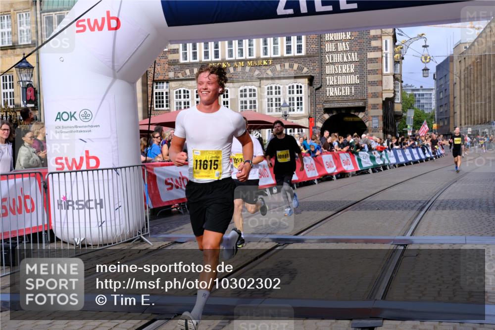 13.09.2026 - 21. swb-Marathon Bremen Tim E. http://msf.ph/oto/10302302 13.09.2026 10:44:54 Ziel 10454, 10806, 10861, 11438, 11615, 11704, 12473 meine-sportfotos.de