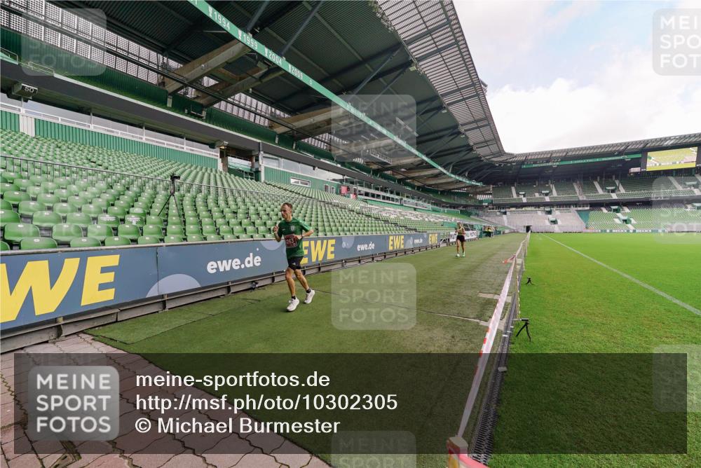 13.09.2026 - 21. swb-Marathon Bremen Michael Burmester http://msf.ph/oto/10302305 13.09.2026 12:16:33 Laufen im Stadion 1028, 1190, 1192, 1263, 1670, 1766, 1997, 317, 443, 796, 1149 meine-sportfotos.de