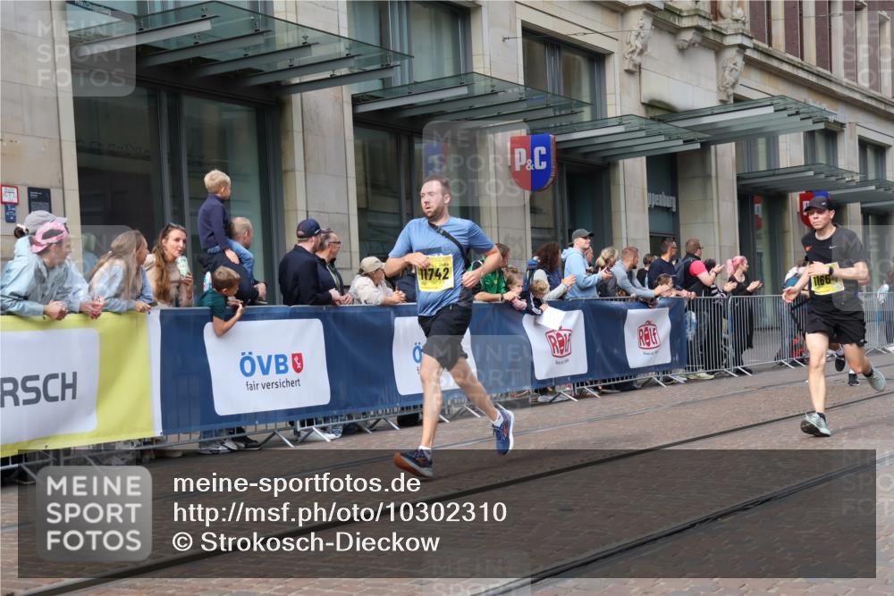 13.09.2026 - 21. swb-Marathon Bremen Strokosch-Dieckow http://msf.ph/oto/10302310 13.09.2026 10:50:29 Ziel 10200, 10267, 10537, 10764, 11076, 11087, 11170, 11220, 11664, 11753, 11774, 11961, 12004, 12052, 12070, 12179, 12309, 12351, 12488, 12560, 13544, 10170, 10233, 10525, 10840, 10923, 11111, 11128, 11178, 11276, 11497, 11499, 11622, 11664, 11680, 11742, 12045, 12078, 12269, 12447, 13562 meine-sportfotos.de