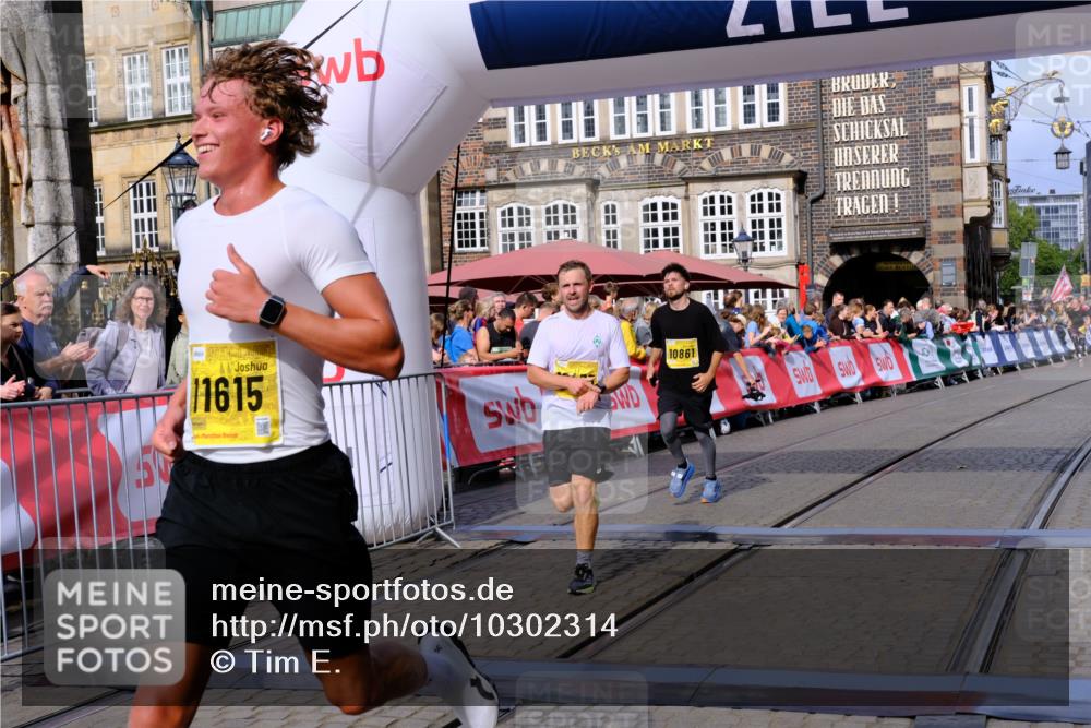13.09.2026 - 21. swb-Marathon Bremen Tim E. http://msf.ph/oto/10302314 13.09.2026 10:44:54 Ziel 10454, 10806, 10861, 11438, 11615, 11704, 12473 meine-sportfotos.de