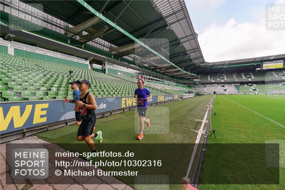 13.09.2026 - 21. swb-Marathon Bremen Michael Burmester http://msf.ph/oto/10302316 13.09.2026 12:17:17 Laufen im Stadion 513, 917, 1154, 1190, 1192, 1263, 245, 317, 540, 822, 1149 meine-sportfotos.de