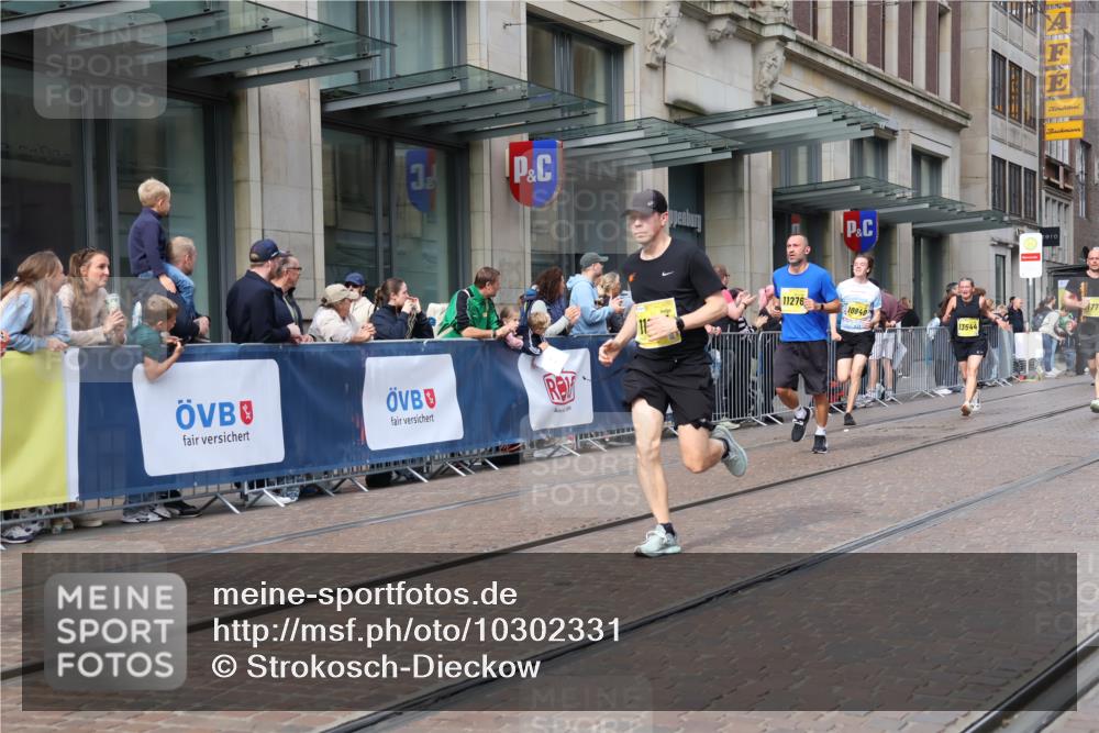 13.09.2026 - 21. swb-Marathon Bremen Strokosch-Dieckow http://msf.ph/oto/10302331 13.09.2026 10:50:30 Ziel 10200, 10267, 10537, 10764, 11076, 11087, 11170, 11220, 11753, 11774, 11961, 12004, 12052, 12070, 12179, 12309, 12351, 12407, 12488, 12560, 13544, 10170, 10233, 10525, 10840, 10923, 11111, 11128, 11178, 11276, 11497, 11499, 11622, 11664, 11680, 11742, 12045, 12078, 12269, 12447, 13562 meine-sportfotos.de