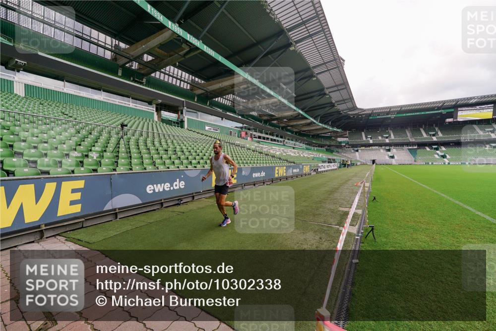 13.09.2026 - 21. swb-Marathon Bremen Michael Burmester http://msf.ph/oto/10302338 13.09.2026 12:21:26 Laufen im Stadion 634, 642, 1957, 513, 917, 1154, 1190, 1238 meine-sportfotos.de