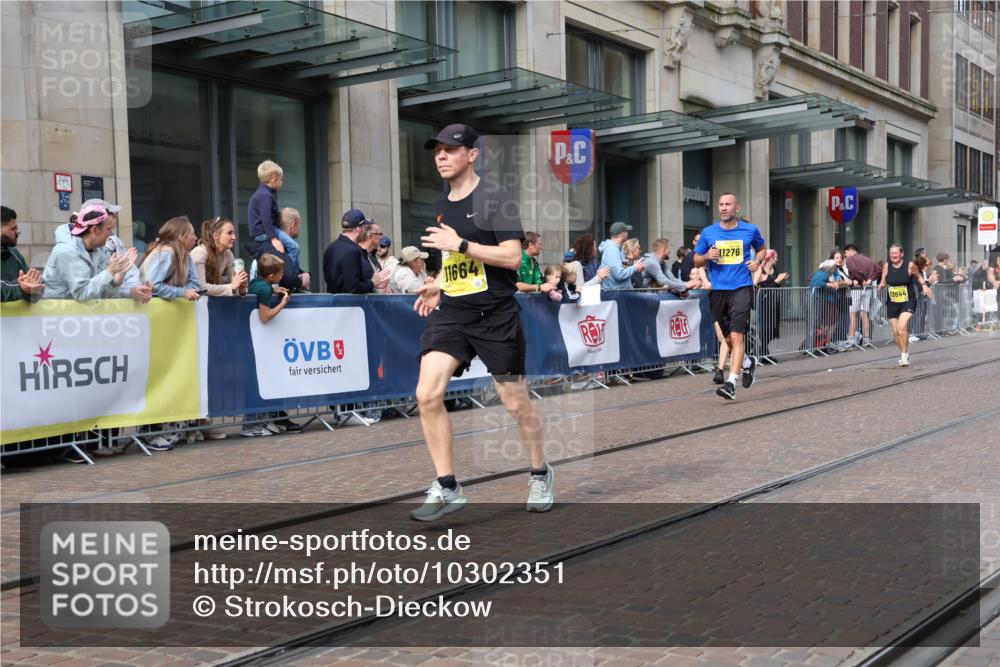 13.09.2026 - 21. swb-Marathon Bremen Strokosch-Dieckow http://msf.ph/oto/10302351 13.09.2026 10:50:30 Ziel 10200, 10267, 10537, 10764, 11076, 11087, 11170, 11220, 11753, 11774, 11961, 12004, 12052, 12070, 12179, 12309, 12351, 12407, 12488, 12560, 13544, 10170, 10233, 10525, 10840, 10923, 11111, 11128, 11178, 11276, 11497, 11499, 11622, 11664, 11680, 11742, 12045, 12078, 12269, 12447, 13562 meine-sportfotos.de