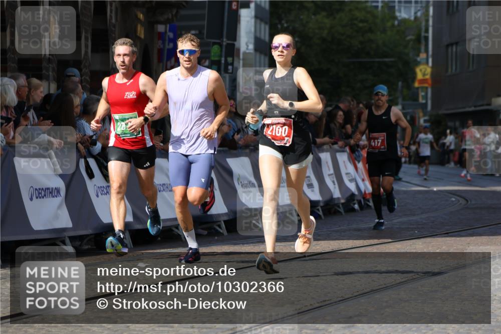 13.09.2026 - 21. swb-Marathon Bremen Strokosch-Dieckow http://msf.ph/oto/10302366 13.09.2026 12:53:13 Ziel 417, 553, 2100, 7244, 8077, 8729, 9522, 2670, 3080, 8081 meine-sportfotos.de
