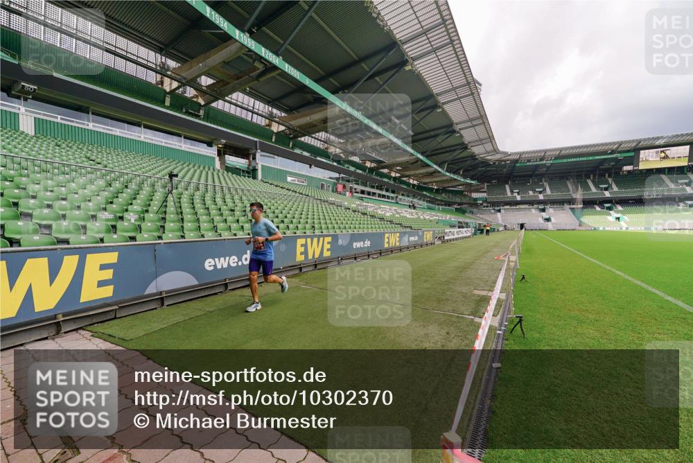 13.09.2026 - 21. swb-Marathon Bremen Michael Burmester http://msf.ph/oto/10302370 13.09.2026 12:24:32 Laufen im Stadion 149, 289, 798, 814, 1313, 1483, 1490, 1544, 1567, 634, 642, 1957 meine-sportfotos.de