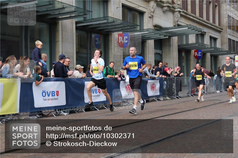 13.09.2026 - 21. swb-Marathon Bremen Strokosch-Dieckow http://msf.ph/oto/10302371 13.09.2026 10:50:31 Ziel 10200, 10267, 10537, 10764, 11076, 11087, 11170, 11220, 11625, 11626, 11753, 11774, 11961, 12004, 12052, 12070, 12179, 12303, 12309, 12351, 12407, 12488, 12560, 13544, 10170, 10233, 10525, 10840, 10923, 11111, 11128, 11178, 11276, 11497, 11499, 11622, 11664, 11680, 11742, 12045, 12078, 12269, 12447, 13562 meine-sportfotos.de