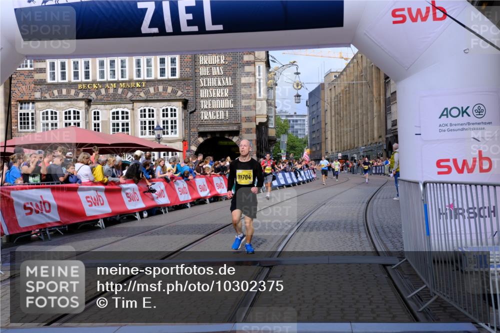 13.09.2026 - 21. swb-Marathon Bremen Tim E. http://msf.ph/oto/10302375 13.09.2026 10:44:59 Ziel 10454, 10806, 10861, 11615, 11692, 11704, 12302, 12425, 12473 meine-sportfotos.de