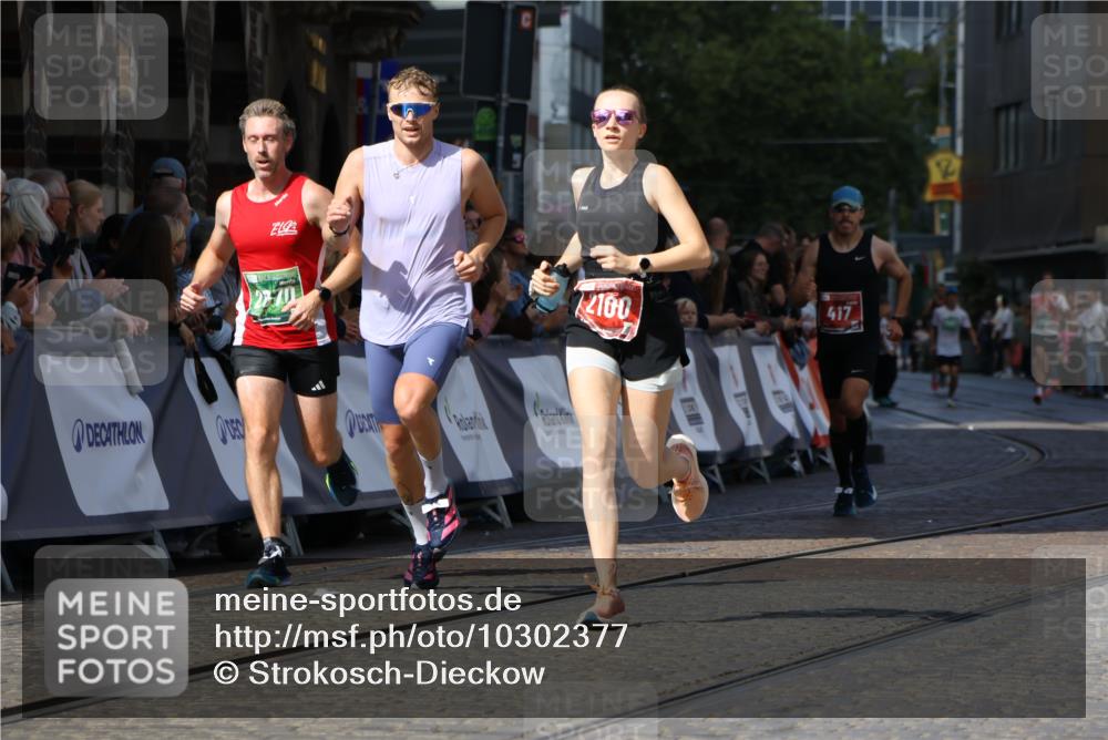 13.09.2026 - 21. swb-Marathon Bremen Strokosch-Dieckow http://msf.ph/oto/10302377 13.09.2026 12:53:13 Ziel 417, 553, 2100, 7244, 8077, 8729, 9522, 2670, 3080, 8081 meine-sportfotos.de