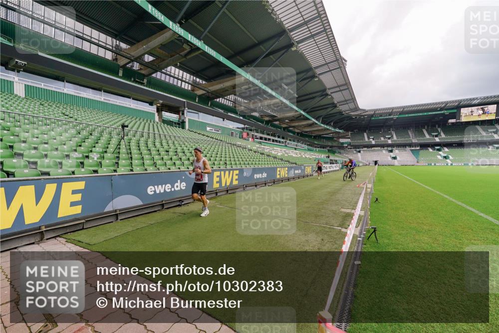 13.09.2026 - 21. swb-Marathon Bremen Michael Burmester http://msf.ph/oto/10302383 13.09.2026 12:25:30 Laufen im Stadion 149, 447, 814, 875, 968, 1187, 1313, 1544, 1840, 2044, 2143, 236, 642, 1957 meine-sportfotos.de